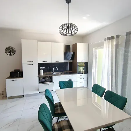 Apartment Madonna 2 By Interhome Zadar