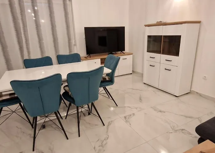 Madonna 2 By Interhome 자다르