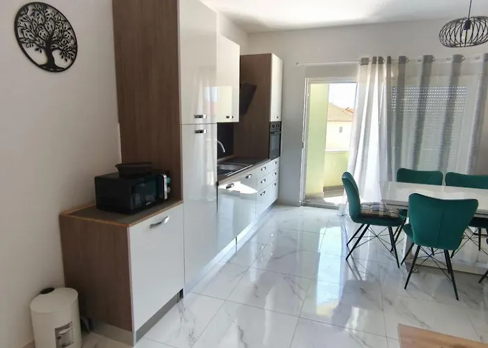 Madonna 2 By Interhome *